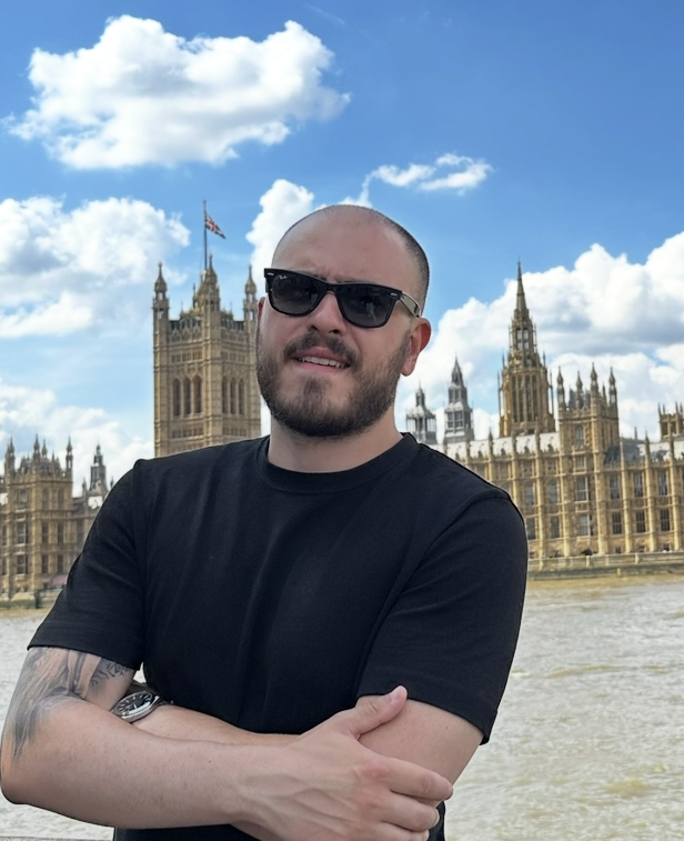Otávio Stanciola in London, UK — Meta Ads specialist for home renovation contractors